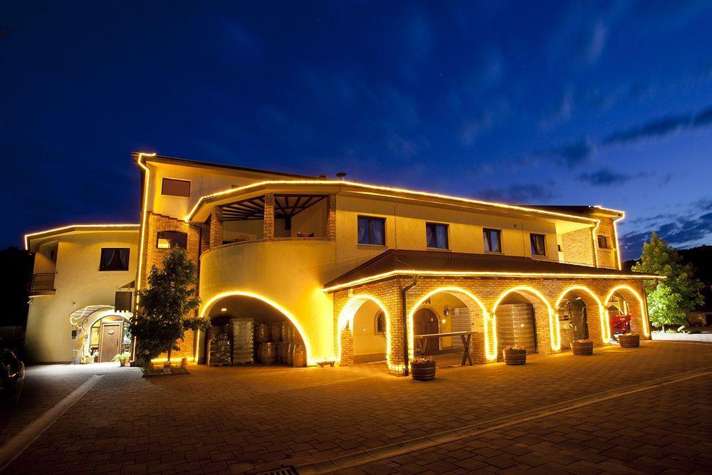 Stupnicki Dvori Winery Hotel Stupnik Brodski Extérieur photo