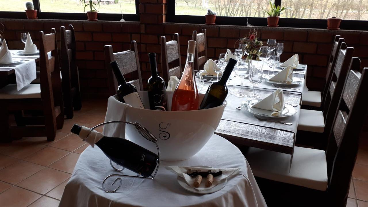 Stupnicki Dvori Winery Hotel Stupnik Brodski Extérieur photo