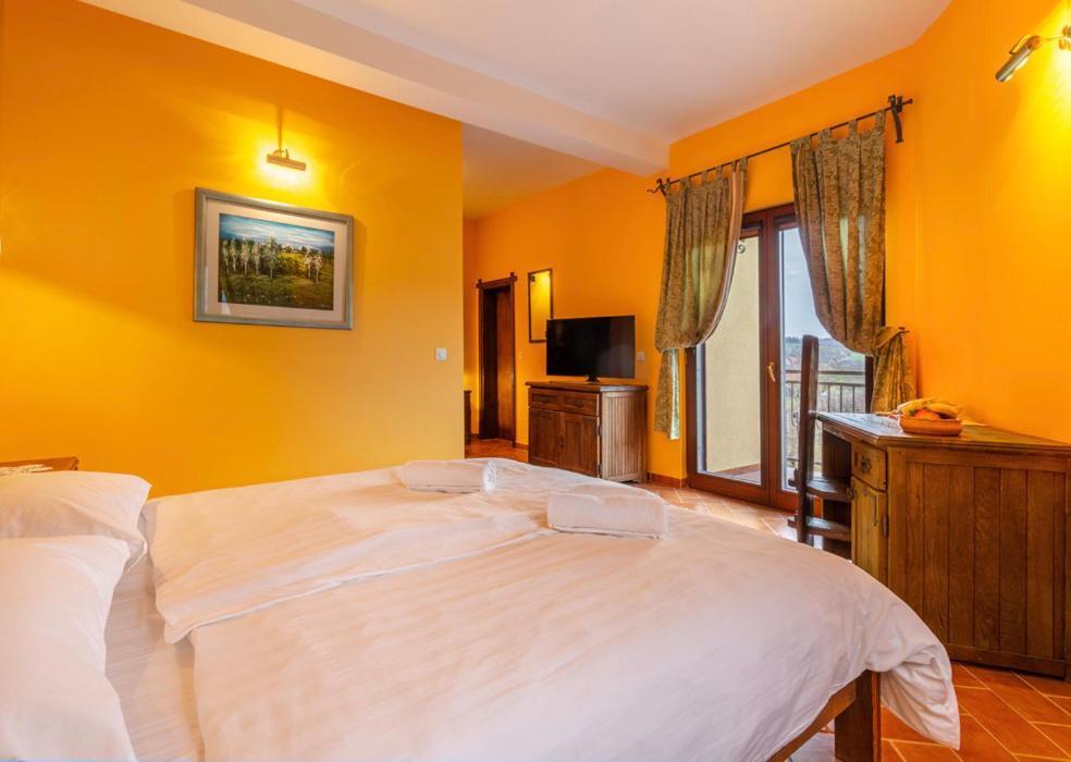 Stupnicki Dvori Winery Hotel Stupnik Brodski Extérieur photo